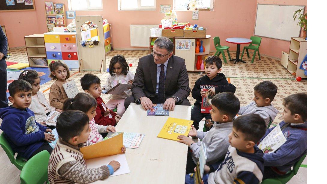 Valimiz Sayın Ozan Balcı İpekyolu Atatürk Anaokulunu Ziyaret Ettiler